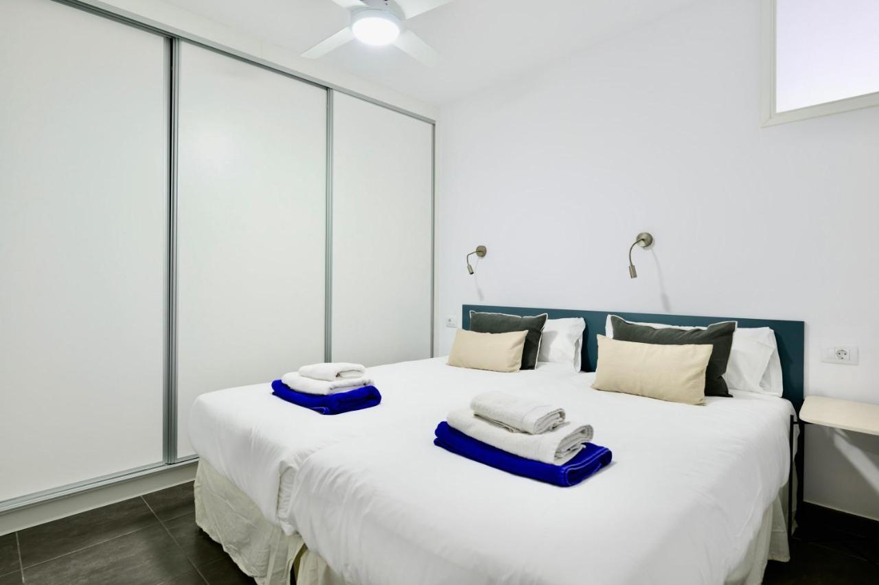 Charming 2 Bedroom Retreat With Beachfront Views San Bartolomé Buitenkant foto